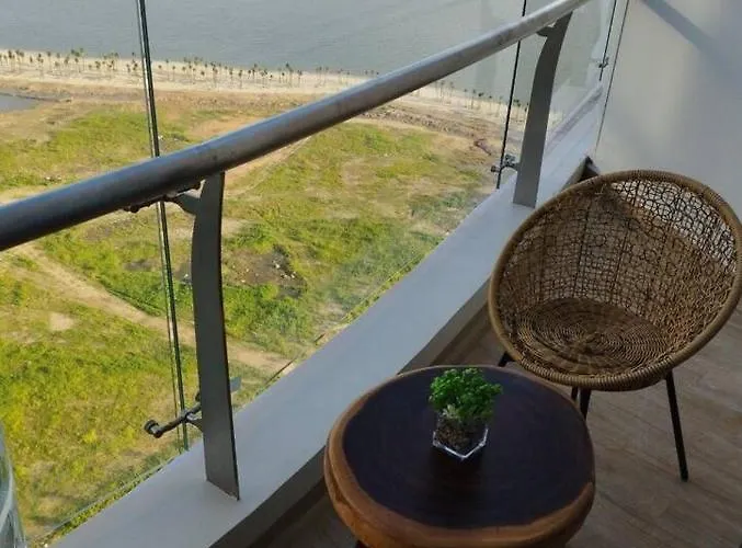 The Sandy Homestay - Bayscape View - Citadines Marina Ha Long
