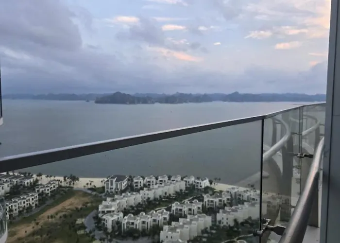 The Sandy Homestay - Bayscape View - Citadines Marina Ha Long Apartment Hạ Long
