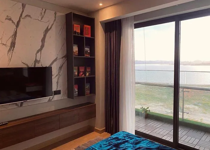 The Sandy Homestay - Bayscape View - Citadines Marina Ha Long