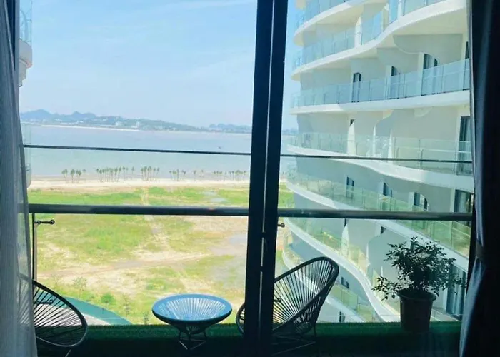 The Sandy Homestay - Bayscape View - Citadines Marina Ha Long Apartment
