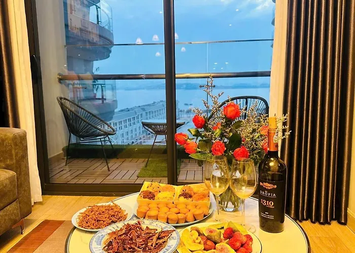 The Sandy Homestay - Bayscape View - Citadines Marina Ha Long