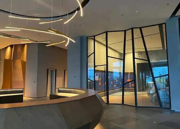 The Sandy Homestay - Bayscape View - Citadines Marina Ha Long Apartment