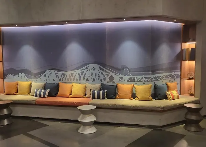 The Sandy Homestay - Bayscape View - Citadines Marina Ha Long Apartment
