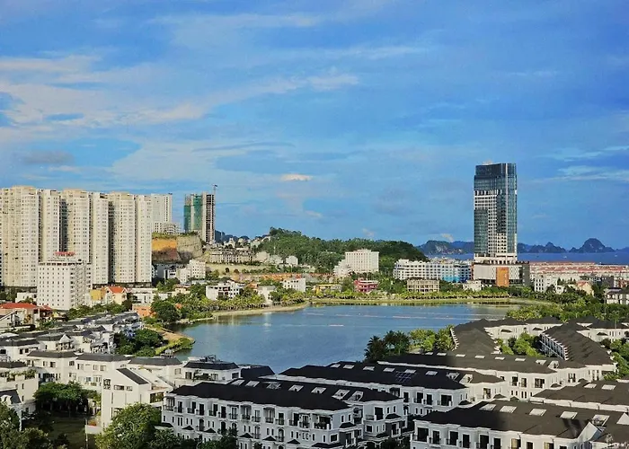 The Sandy Homestay - Bayscape View - Citadines Marina Ha Long Apartment *