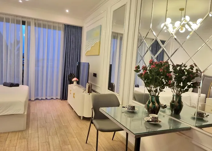 The Sandy Homestay - Bayscape View - Citadines Marina Ha Long Apartment