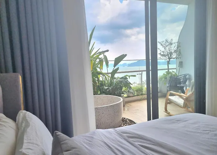 The Sandy Homestay - Bayscape View - Citadines Marina Ha Long *
