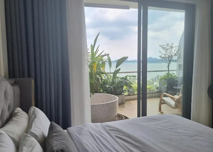 The Sandy Homestay - Bayscape View - Citadines Marina Ha Long